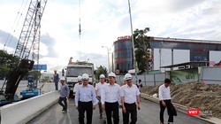 Chiều 16/10, Bí thư Thành ủy Đà Nẵng Trương Quang Nghĩa đã có chuyến thị sát, kiểm tra thực tế thi công công trình trọng điểm phục vụ APEC 2017-Hầm chui nút giao thông Nguyễn Tri Phương-Điện Biên Phủ.