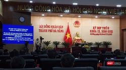 Chiều 7/12, tại Kỳ họp thứ 6, HĐND TP khóa IX, nhiệm kỳ 2016-2021, 95,83% đại biểu HĐND TP đã biểu quyết thông qua Nghị quyết Sửa đổi, bổ sung một số điều của Nghị quyết số 54/2016/NQ-HĐND về Quy định mức thu, chế độ thu, nộp, quản lý và sử dụng phí sử dụ