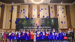 Với những đóng góp vào thành công của Tuần lễ APEC 2017 tại Đà Nẵng, Ban Lãnh đạo Khu nghỉ mát Furama Resort Đà Nẵng đã trao bằng chứng nhận cho 212 tình nguyện viên đã tham gia phục vụ Tuần lễ cấp cao APEC tại khu nghỉ mát này.