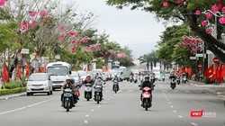 UBND TP Đà Nẵng vừa có văn bản đồng ý đề xuất của Sở GTVT về việc cấm đỗ xe (xe được phép dừng) trên các tuyến, đoạn tuyến trong khu vực lân cận các bãi đỗ xe tập trung đã được đấu giá cho thuê mặt bằng để thực hiện vụ trông giữ xe.