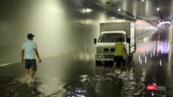 Hầm chui Điện Biên Phủ-Nguyễn Tri Phương biến thành bể cá sau cơn mưa đêm ngày 29/4