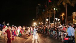 Đồng hành cùng sự kiện DIFF 2018, tối ngày 5/5, lễ Diễu hành nghệ thuật Carnaval đường phố DIFF 2018 chính thức bắt đầu đã tạo nên không khí âm nhạc sôi động, háo hức trên khắp các tuyến phố trung tâm TP.Đà Nẵng.