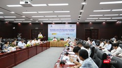 Sáng 26/6, tại Đà Nẵng, gần 200 đại biểu là lãnh đạo các Bộ ngành Trung ương; lãnh đạo các tỉnh thành, Sở NN&PTNT, Hội nông dân cùng những hộ nông dân, doanh nghiệp, HTX…các tỉnh MT-TN đã tham dự Hội thảo “Thu hút đầu tư, phát triển nông nghiệp công nghệ 