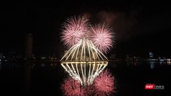 Màn trình diễn pháo hoa đậm chất lãng mạn của đội Ý