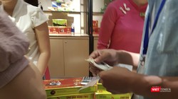 Khách du lịch Trung Quốc tại Đà Nẵng thanh toán mua hàng bằng ngoại tệ