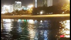 Công ty Kim Long Nam là thủ phạm xả nước thải trái phép ra biển Mỹ Khê đêm ngày 5/8 (ảnh cắt từ clip bạn đọc cung cấp)