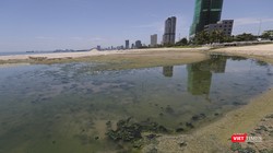 Cận cảnh một cống xả nước thải ra biển Đà Nẵng trên địa bàn Sơn Trà