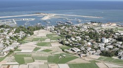 Đảo Lý Sơn nhìn từ trên cao (ảnh Văn Mịnh)