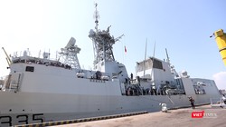 Tàu Hải quân Hoàng Gia Canada (HMCS) Calgary-hô hiệu FFH 335 sở hữu những khí tài quân sự hiện đại 