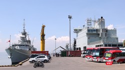 Đội tàu Hải quân Hoàng Gia Canada (HMCS) tại cảng Tiên Sa - Đà Nẵng.