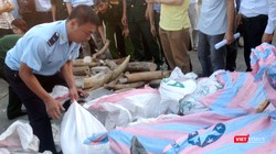 Nhà chức trách đang kiểm tra lô hàng.