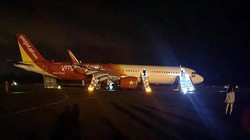 Máy bay của Vietjet gặp sự cố nghiêm trọng  khiến hành khách phải thoát hiểm bằng cửa phao khi máy bay đáp xuống sân bay Buôn Ma Thuột (ảnh bạn đọc)