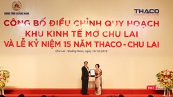 Bà Phan Mỹ Linh-Thứ Trưởng Bộ Xây dựng trao Quyết định phê duyệt điều chỉnh quy hoạch của Thủ tướng Chính phủ đối với Khu kinh tế mở Chu Lai cho UBND tỉnh Quảng Nam