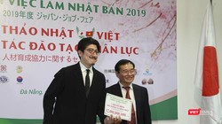 Trong khuôn khổ sự kiện Lễ hội giao lưu văn hóa Việt – Nhật & Ngày hội việc làm Nhật Bản 2019, Tập đoàn Suganuma, Eiseikai, Aijinkai và M&K (Nhật Bản) đã trao cho ĐH Đông Á gói học bổng 1,200 suất, trị giá 12 tỷ đồng cho sinh viên ngành Điều dưỡng ĐH Đông