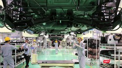 Công nhân làm việc tại nhà máy ô tô THACO (Quảng Nam)