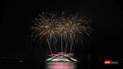 Khoảnh khắc pháo hoa cỉa đội Phần Lan trong đêm DIFF 2019 mang chủ đề "Tình yêu"