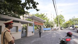 Những thí sinh cuối cùng bước vào phòng thi tại Kỳ thi Tốt nghiệp THPT quốc gia năm 2019 ở Cụm thi Đà Nẵng.