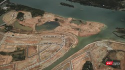 UBND quận Liên Chiểu (Đà Nẵng) vừa ra quyết định xử phạt hành chính 40 triệu đồng, đình chỉ thi công 60 ngày đối với Công ty Cổ phần Trung Nam- Chủ đầu tư Dự án Golden Hills (quận Liên Chiểu) trong việc san lấn sông Cu Đê.