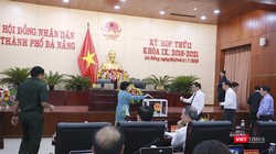 Chiều 11/7, đại biểu HĐND TP Đà Nẵng đã bỏ phiếu chấp thuận cho ông Nguyễn Bá Cảnh thôi làm nhiệm vụ đại biểu HĐND TP Đà Nẵng khóa IX, nhiệm kỳ 2016 – 2021 với số phiếu 41/42 đại biểu có mặt đồng ý.