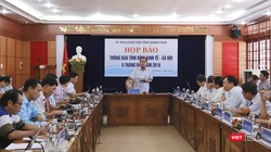 Ông Huỳnh Khánh Toàn-Phó Chủ tịch thường trực UBND tỉnh Quảng Nam trả lời câu hỏi báo giới tại buổi Họp báo