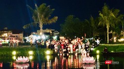 Tối 14/8, tại Hội An, 7 đài sen lớn mừng mùa Vu Lan 2019 đã được thắp sáng trên sông.