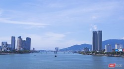 Thành phố Đà Nẵng nhìn từ sông Hàn