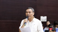 Ông Mai Tấn Linh – Phó Giám đốc Sở GD&ĐT Đà Nẵng trả lời câu hỏi của phóng viên VietTimes tại buổi họp báo