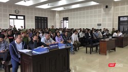 Quang cảng phiên tòa xét xử sơ thẩm vụ tranh chấp hợp đồng đặt cọc môi giới đất nền hy hữu giữa Công ty CP Bách Đạt An (chủ đầu tư) và bị đơn là Công ty CP đầu tư Hoàng Nhất Nam (môi giới) 