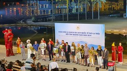 Quang cảnh buổi đón nhận vị khách du lịch quốc tế thứ 4,6 triệu đến với Quảng Nam.