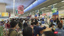 Người dân đi mua sắm hàng hoá tại siêu thị trên địa bàn TP Đà Nẵng