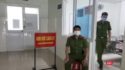 Lực lượng công an tuần tra, giám sát khu cách ly sau vụ việc 5 người thân của bệnh nhân thứ 35 phá cửa trốn khỏi khu cách ly
