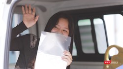 Chị T.T.O., bệnh nhân mắc COVID-19 thứ 122  ở Đà Nẵng ra viện, chuyển cách ly tại địa phương