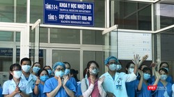 Bệnh nhân mắc COVID-19 thứ 135 điều trị tại Đà Nẵng tại buổi xuất viện