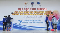 Sáng 20/4, 2 cây ATM gạo đặt tại trụ sở Thành đoàn Đà Nẵng đã chính thức hoạt động, góp phần chia sẻ khó khăn với người dân