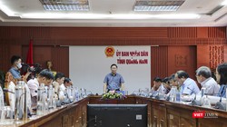 ông Lê Trí Thanh – Chủ tịch UBND tỉnh Quảng Nam  chủ trì cuộc họp giữa các bên liên quan đến việc mua thiết bị xét nghiệm COVID-19