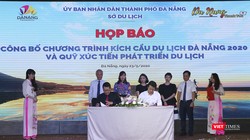 Đại diện các doanh nghiệp kinh doanh dịch vụ di lịch ký cam kết tham gia chương trình giảm giá kích cầu du lịch Đà Nẵng 2020