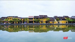 Một góc đô thị cổ Hội An bên dòng sông Hoài (ảnh Hồ Xuân Mai)