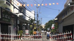 Đường dẫn vào khu vực khối phố An Hội (TP Hội An, Quảng Nam) được thiết lập rào chắn, hạn chế người ra vào khu vực.