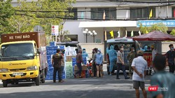 Các tổ chức, cá nhân chuyển nhu yếu phẩm hỗ trợ các bệnh viện tại khu vực cách ly, phong tỏa