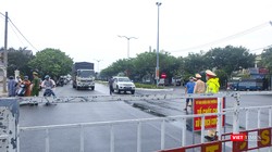 Lực lượng công an làm việc tại chốt kiểm soát dịch COVID-19 tại cửa ngõ dẫn vào TP Đà Nẵng