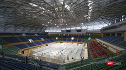 Bệnh viện dã chiến tại Cung thể thao Tiên Sơn đang được gấp rút thi công