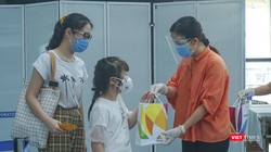 Du khách mắc kẹt tại Đà Nẵng do dịch COVID-19 được đích thân lãnh đạo Sở Du lịch tiễn ra sân bay.