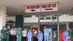 Các bệnh nhân mắc COVID-19 ở Đà Nẵng được điều trị khỏi bệnh tại buổi xuất viện