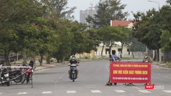Chốt phong tỏa, cách ly y tế tại khu dân cư dẫn vào các chung cư trên địa bàn phường Nại Hiên Đông, TP Đà Nẵng