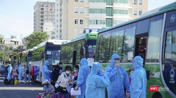 Sáng ngày 22/8, 342 người dân của Quảng Ngãi bị mắc kẹt ở Đà Nẵng đã được đưa về địa phương