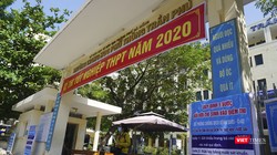 Điểm thi trường THPT Trần Phú đặt paner tuyên truyền 5 bước phòng dịch COVID-19 đối với thi sinh.