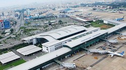 Sân bay Tân Sơn Nhất thiếu nhiều diện tích sân đỗ máy bay. (Ảnh VnExpress)