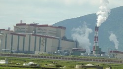 Hệ thống ống khói tại các lò thiêu kết của Formosa đang xả thải vượt ngưỡng quy chuẩn Việt Nam nhiều lần - Ảnh: Zing