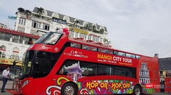 Xe buýt 2 tầng, mui trần chính thức được khai trương vào sáng nay 30/5.