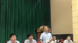 Ông Nguyễn Hữu Nghĩa cùng các lãnh đạo sở ngành Hà Nội trả lời báo chí. Ảnh: Tuổi trẻ